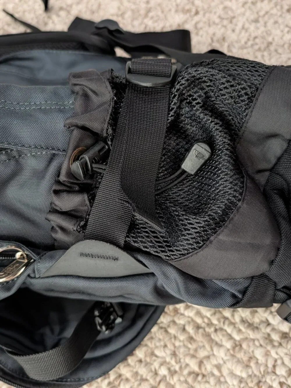 the north face hot shot 30L hiking backpack - black